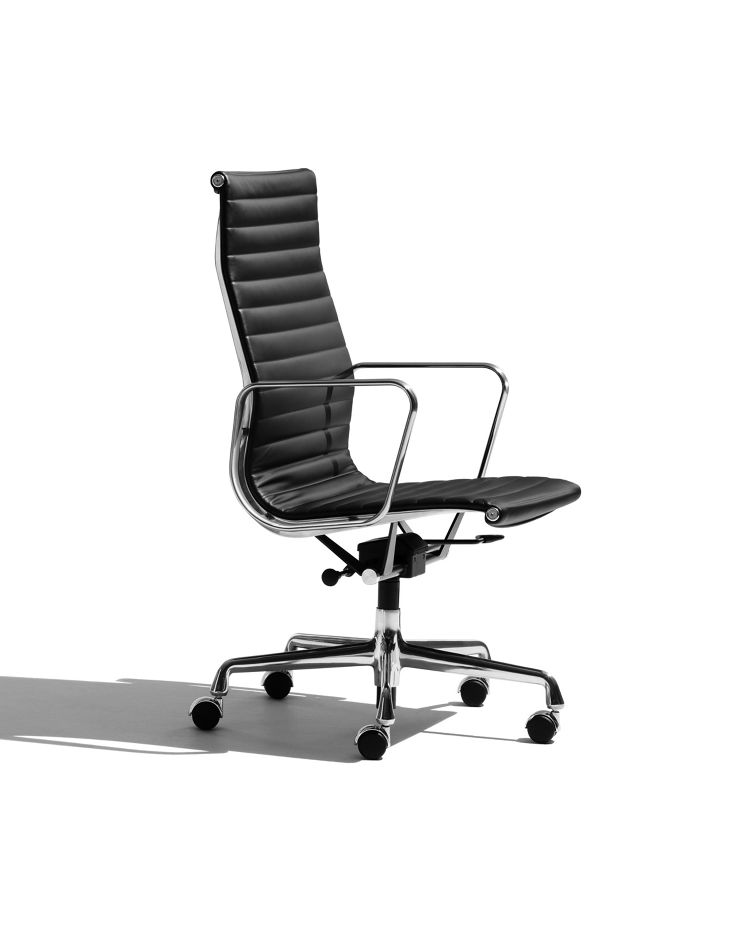 办公椅|现代真皮中班椅|办公家具|华体会体育官方在线官网家具|伊姆斯大班椅